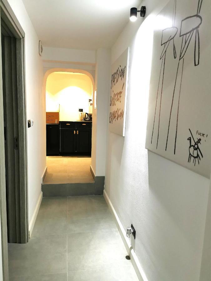 Uranus Studio Apartment เปียตราเนียมซ์ ภายนอก รูปภาพ