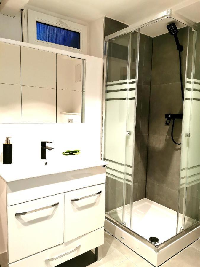 Uranus Studio Apartment เปียตราเนียมซ์ ภายนอก รูปภาพ